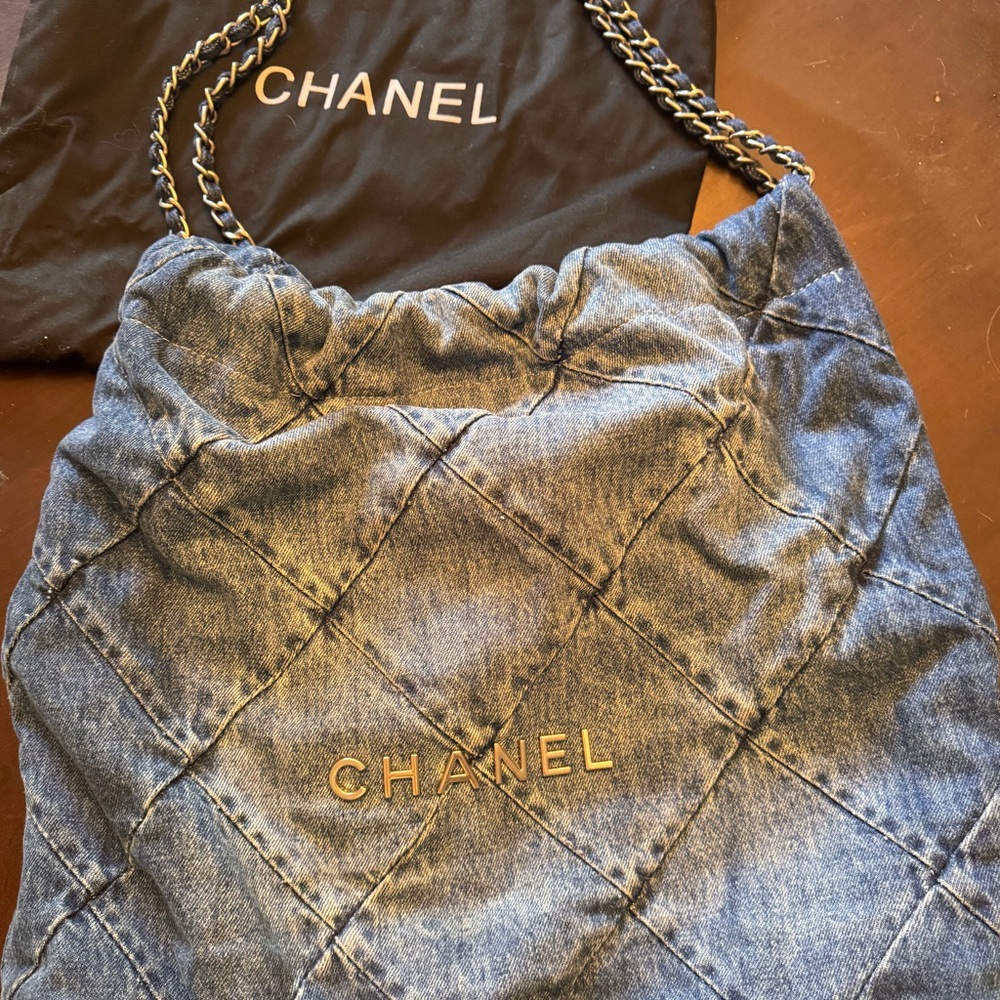 Chanel 22 Hobo bag